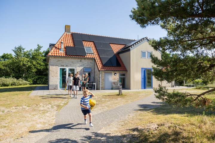Vakantiepark voor 12 personen, with Tuin and Zwembad as well as Sauna in Waddeneilanden