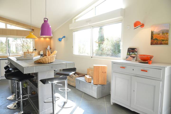 Location de vacances pour 10 personnes, avec terrasse ainsi que jardin et piscine à Garéoult - 4