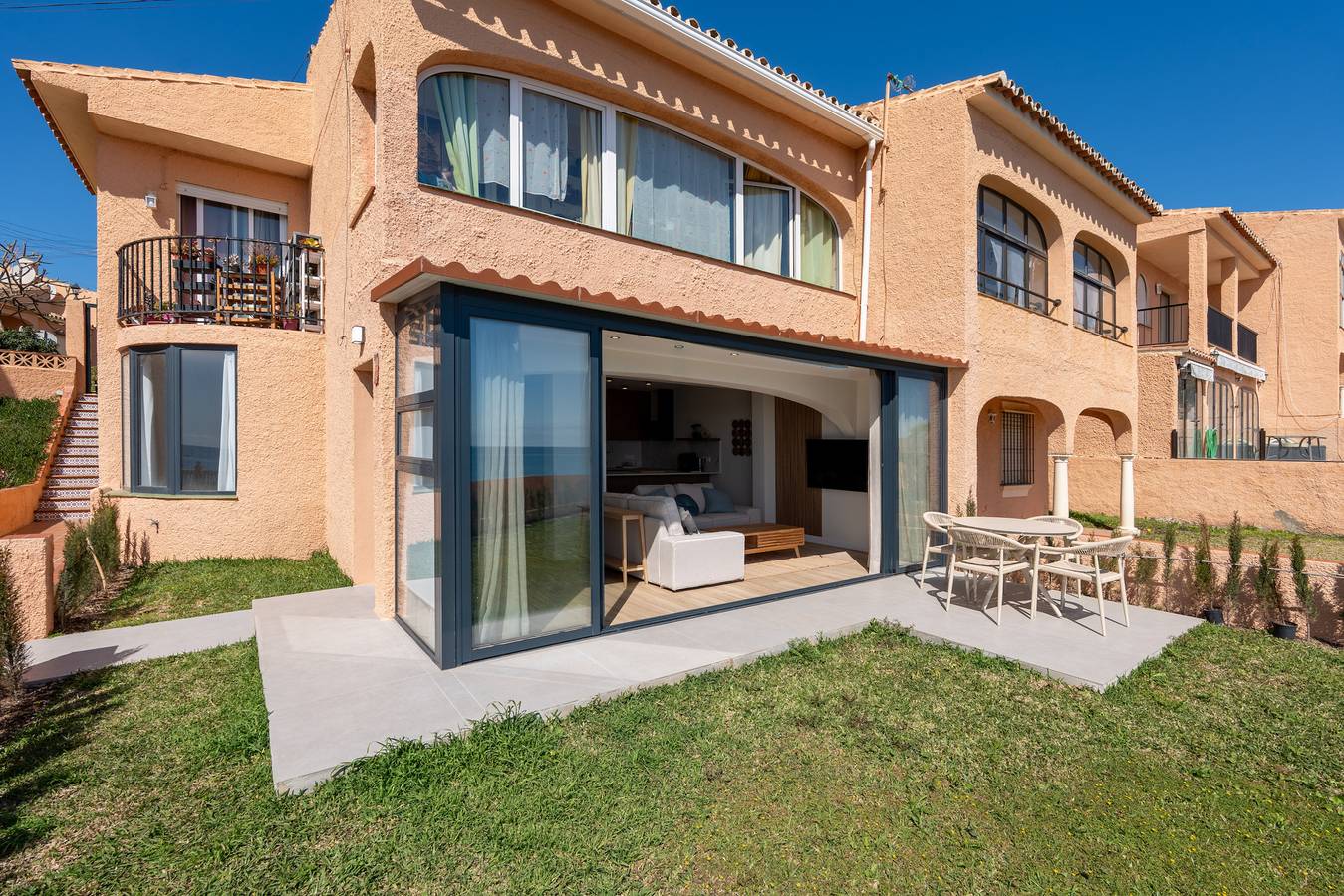 Casa Ventura – Charming Beachside Apartment with G in Playa El Bombo, Mijas