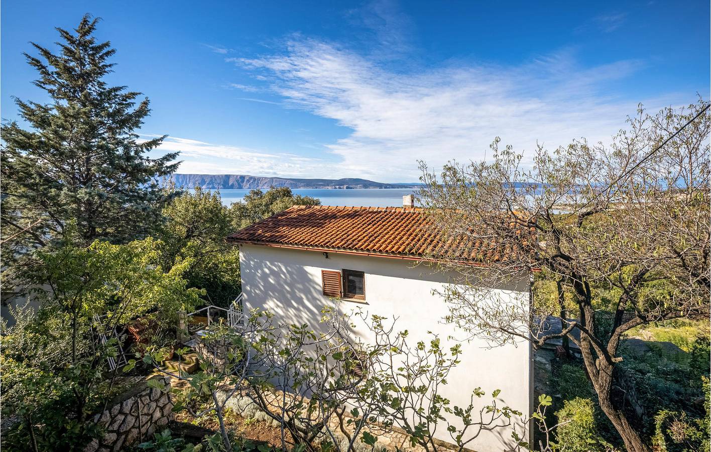 Ganze Ferienwohnung, Gemütliche Ferienwohnung mit Terrasse, WLAN und Parkplatz in der Nähe von Klenovica und der Küste in Klenovica, Primorje-Gorski Kotar