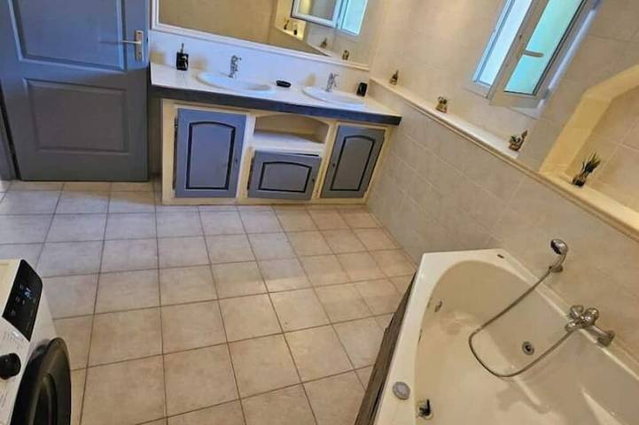 Gîte pour 12 personnes, avec terrasse et jacuzzi, animaux acceptés à Cendras - 4