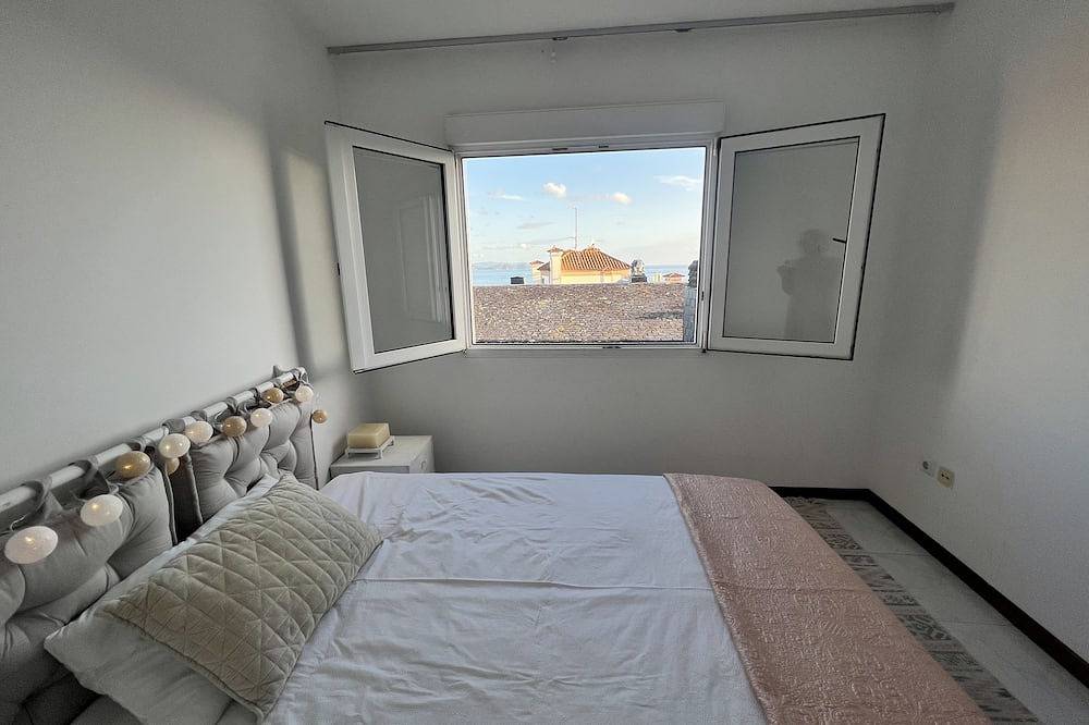 Entire apartment, Apt Sanxenxo one minute from the beach, views with garage and elevator. 8 pax in Sanxenxo, Rías Baixas