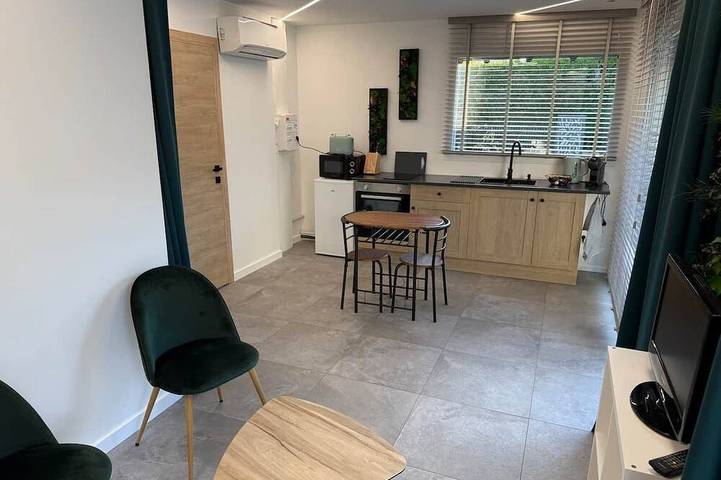 Apartamento entero, A studio apartment with parking, a garden, and breakfast in Besanzón, Doubs (desambiguación)