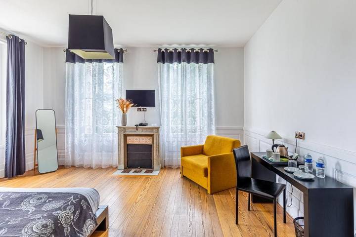 Hôtel pour 2 personnes, avec terrasse ainsi que vue et jardin à Floirac - 3