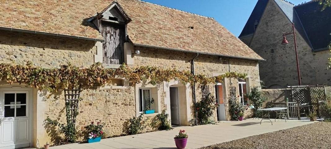 Gîte pour 3 personnes, avec jardin à Rouperroux-le-Coquet