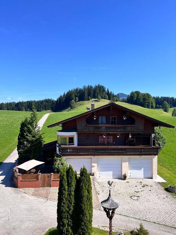 Ferienhaus für 10 Personen, mit Balkon und Terrasse in Niederndorferberg