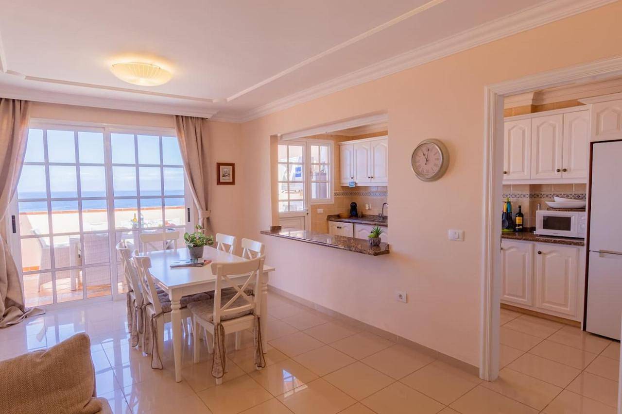 Apartamento entero, Penthouse Apt with Jacuzzi by Dream Homes Tenerife in Playa Neptuno (Santiago del Teide), Santiago del Teide