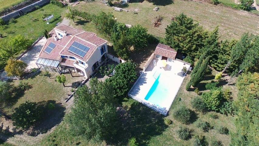 Villa pour 8 personnes, avec Balcon et Terrasse ainsi que Jardin et Piscine