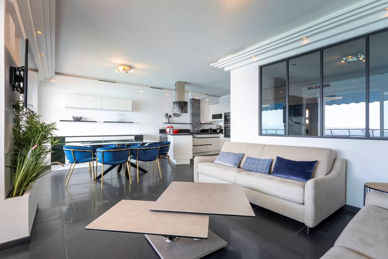 Appartamento intero, Spacious apartment with sea view in Antibes. in Juan-les-Pins, Antibes