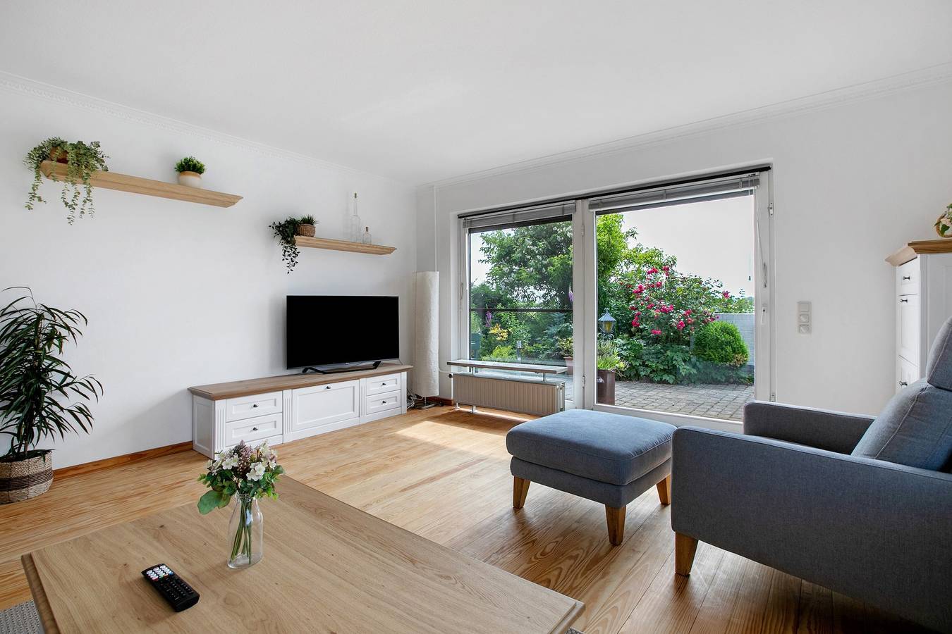 Ganze Wohnung, Ferienwohnung 'Erdgeschosswohnung' mit privater Terrasse, privatem Garten und Wlan in Stinteck, Westerdeichstrich