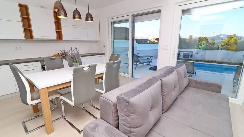 Villa pour 9 personnes, avec piscine et terrasse