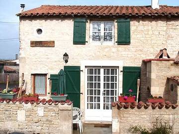 Gîte pour 6 personnes, avec piscine et terrasse, animaux acceptés à Usseau