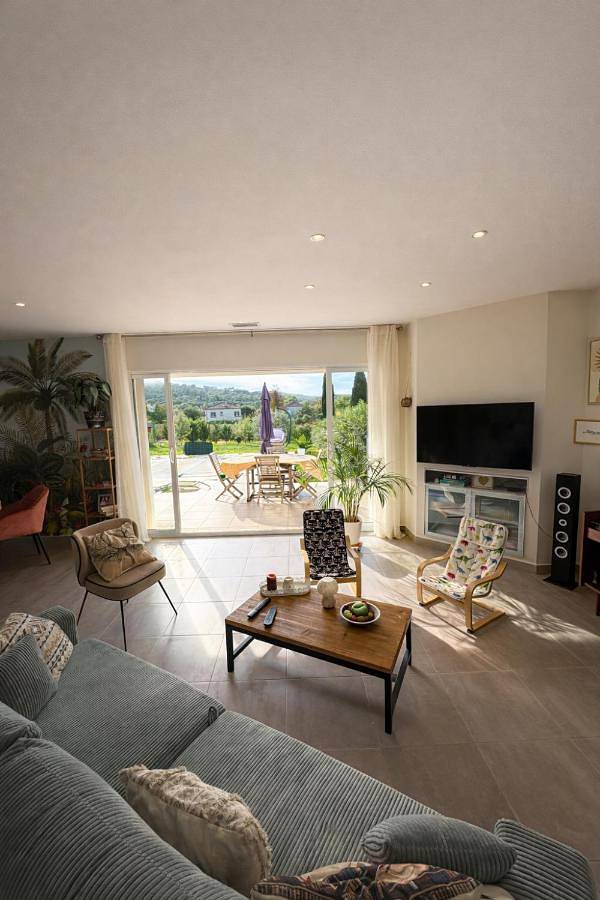 Villa pour 6 personnes, avec terrasse et piscine ainsi que jardin et vue