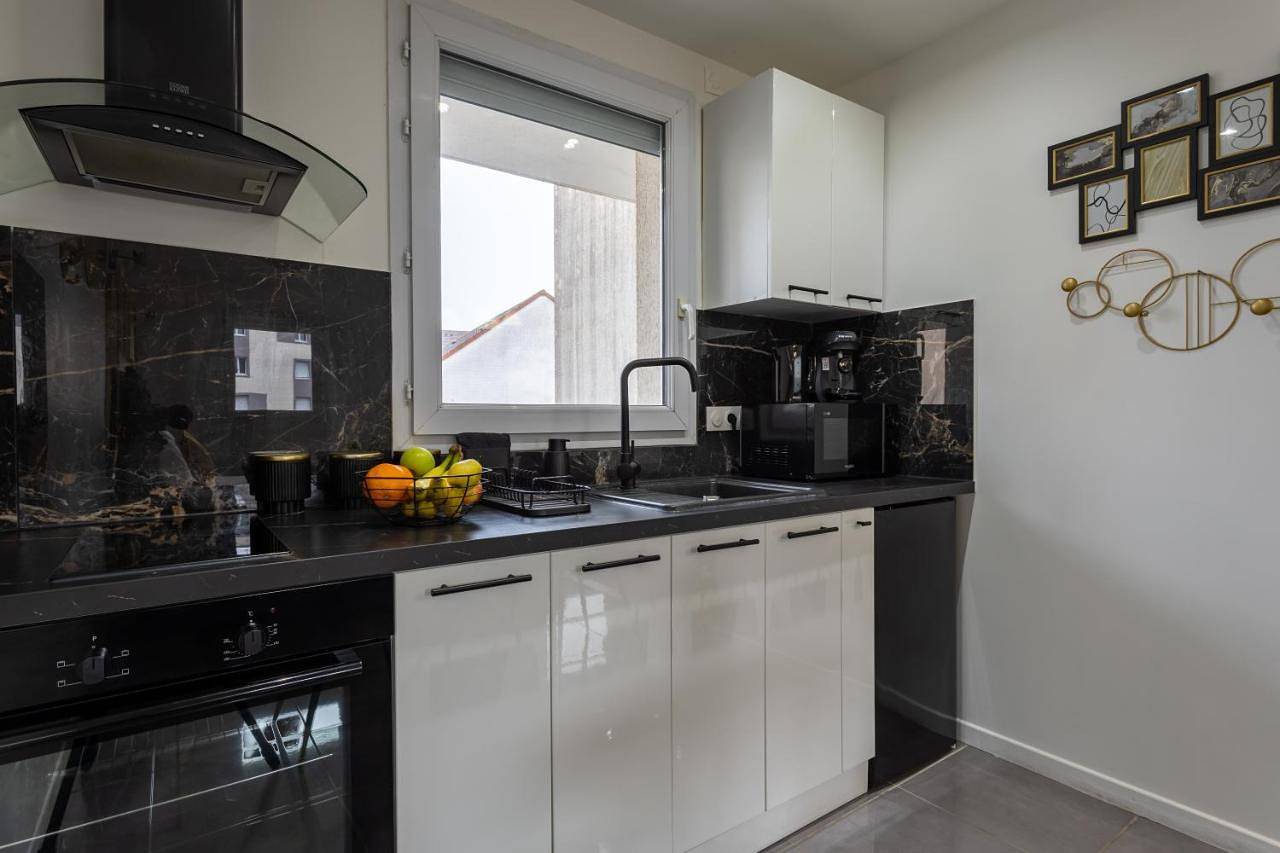 Appartement entier, Evasion romantique avec jacuzzi in Savigny-le-Temple, Seine-et-Marne