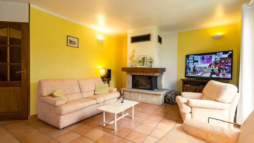 Vakantiehuis voor 4 personen, with zwembad and tuin as well as terras in Noves