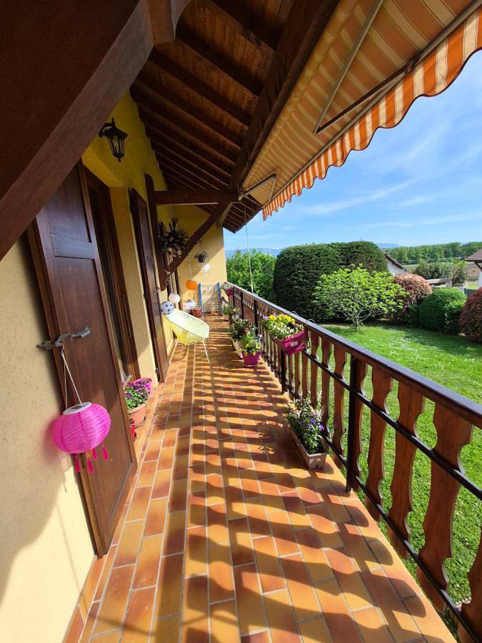 Appartement entier, Large 4-room apartment between Switzerland and France in Prévessin-Moëns, Gex