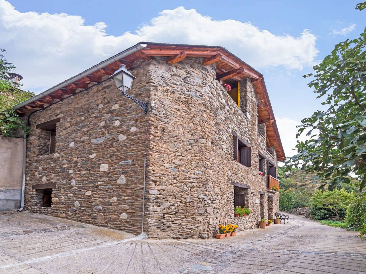 Ganze Wohnung, Modernes Apartment in Isavarre in Waldnähe in Alt Àneu, Pallars Sobirà