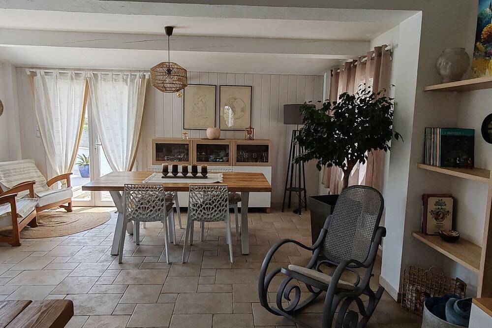Maison de plain-pied spacieuse et au calme, avec piscine ! in Rocbaron, Côte méditerranéenne (France)