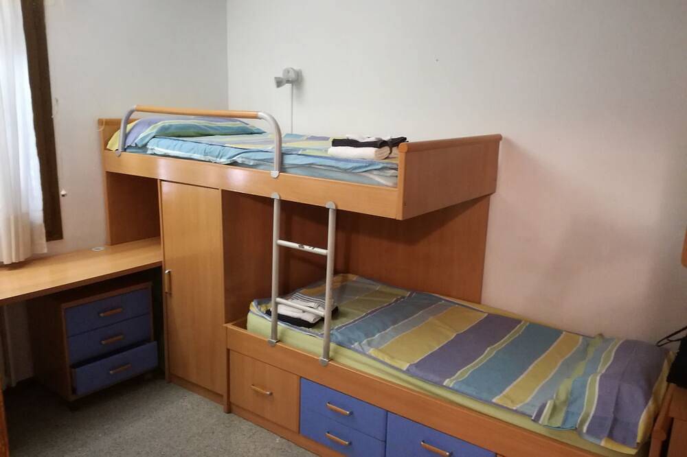 Casa unifamiliar con un gran jardín y una piscina enorme in San Martín de Liémana, Gironés