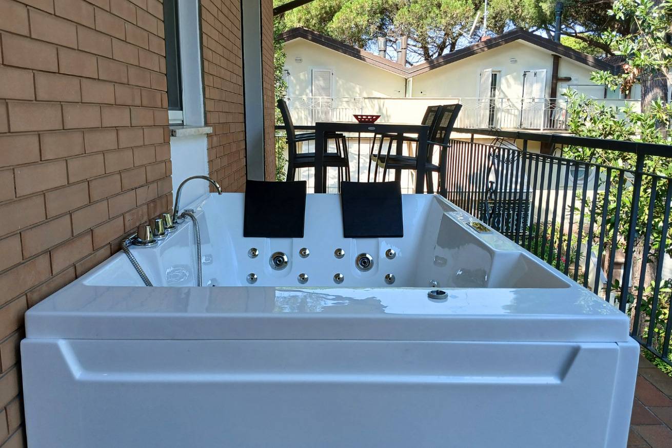 Apartamento entero, Cv018 - Milano Marittima, elegant three-room apartment with jacuzzi in Cervia, Provincia de Ravenna