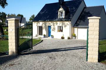 Gîte pour 6 personnes, avec terrasse et jardin à Guéhenno