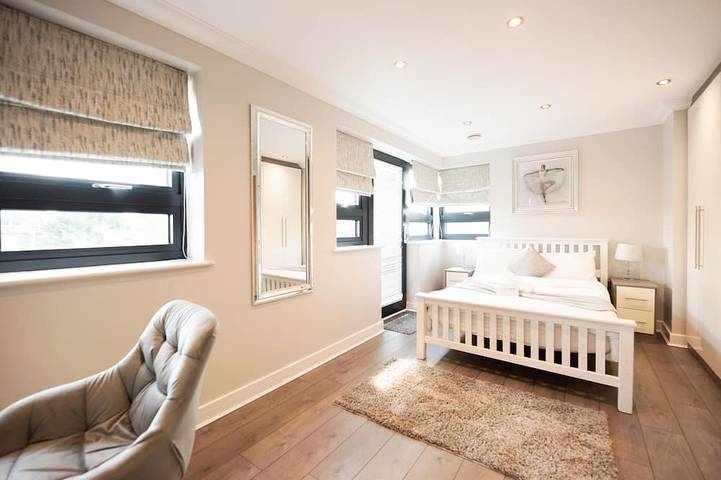 Appartement entier, Appartement en attiq-Sdb privée avec douche-Balcon-Town Centre in Reading, Berkshire