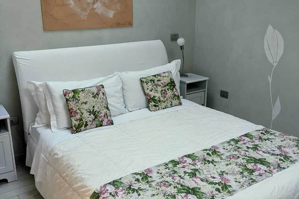 Ganze Wohnung, Ferienwohnung - La Morrawohnung in einer Wohnanlage in La Morra, Langhe