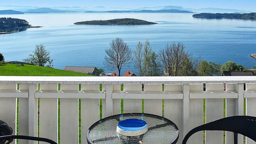 Ferienwohnung für 6 Personen, mit Ausblick und Terrasse sowie Garten auf Tysnes