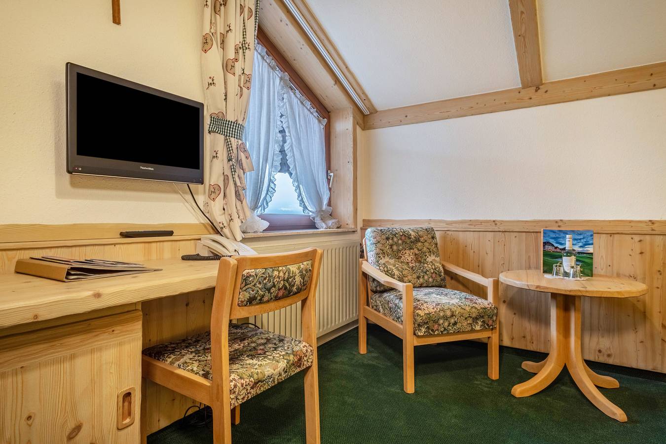 Ferienwohnung 'Zweibett Zimmer 2' mit Gemeinschaftsgarten in Friedrichshafen, Bodenseekreis