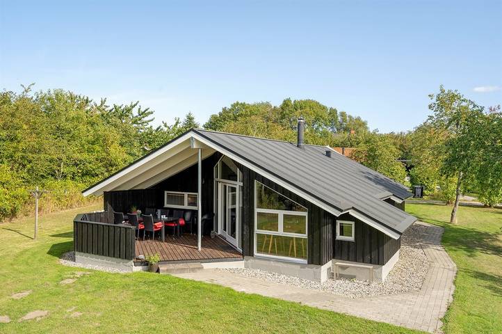 Feriehus for 8 personer, med sauna og have samt terrasse - 1