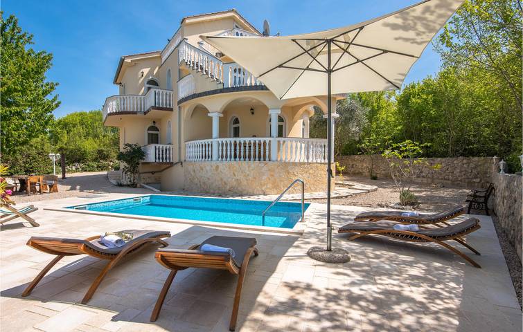Apartment mit Meerblick, Pool, Parkplatz und WLAN – 2,5 km vom Strand entfernt in Malinska-Dubašnica, Krk