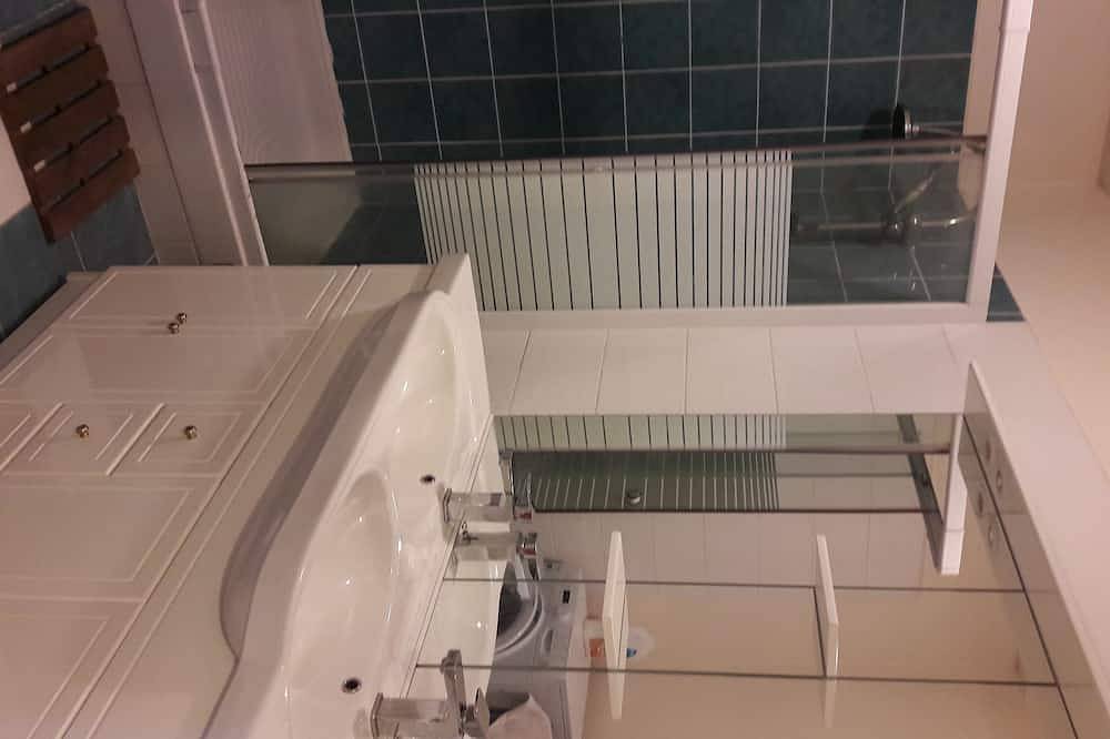 Entire apartment, Large apartment in the Basque Country near beaches and restaurants in Bayonne, Bayonne region