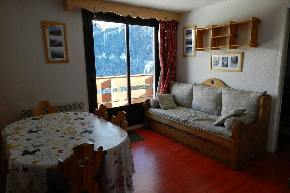 Appartement entier, Appartement 2 pièces cabine au pied des pistes avec balcon et casier à skis in La Ferrière, Le Pleynet Les Sept Laux