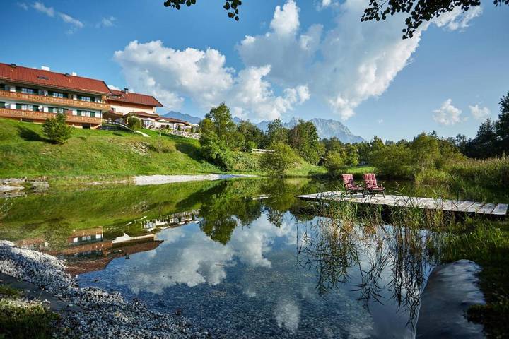 Hotel für 4 Personen, mit Balkon und Terrasse sowie Garten und Sauna in Krün