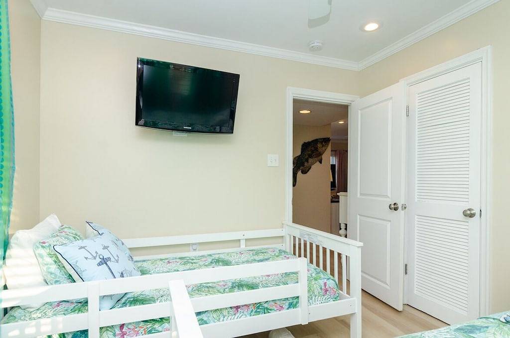 Pet Friendly Cottage Minutes from the Kb Pier in Kure Beach, Pleasure Island