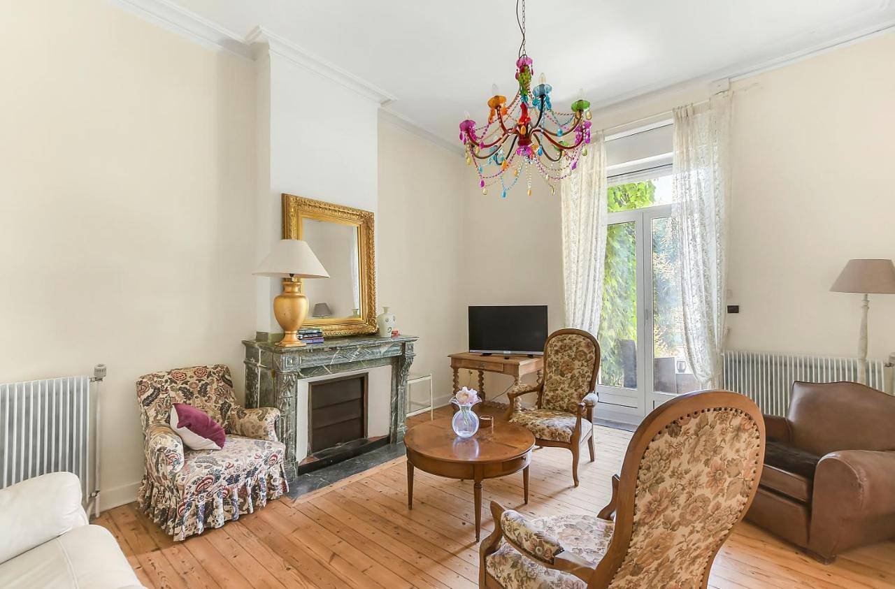 Appartement entier, Les Bellevue Cité "4 Apartments, 1 with Garden & Private Parking, Aircon, Wifi, Free Public Car Park, 1 km from Cité" in Carcassonne, Région de Carcassonne