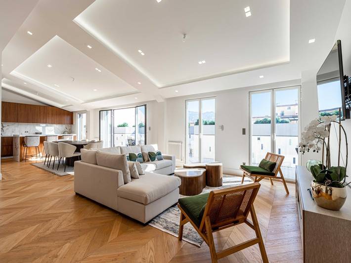 Gîte pour 8 personnes, avec balcon/terrasse dans Office de Tourisme de Cannes