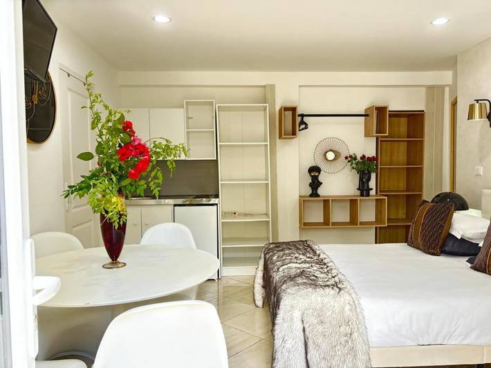 Appartement de vacances pour 4 personnes, avec terrasse et piscine ainsi que sauna et jardin