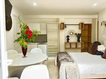 Gîte pour 4 personnes, avec piscine et jardin ainsi que sauna et terrasse dans Plage Camp Long