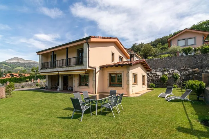 Casa de vacaciones para 9 personas, con jardín además de vistas y terraza, Se admiten mascotas - 1