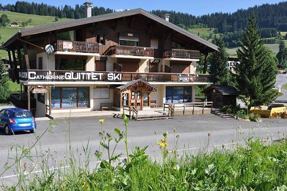 Entire apartment, Cozy studio at the foot of the slopes with parking and pets allowed in Notre-Dame-de-Bellecombe, Albertville region
