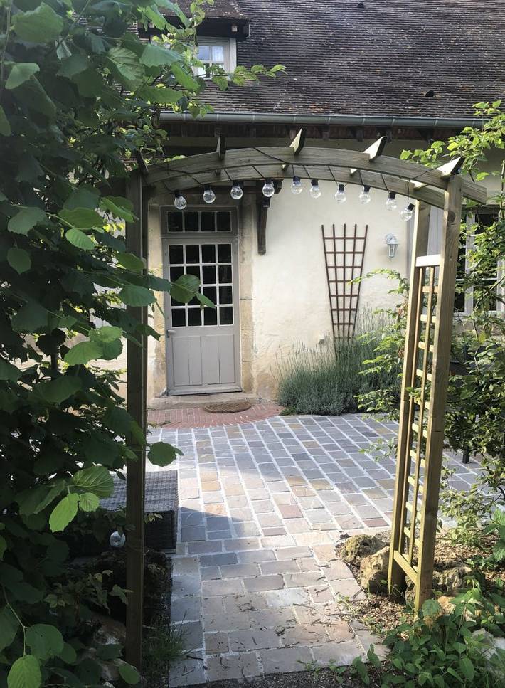 Gîte pour 10 personnes, avec piscine ainsi que jardin et terrasse dans Saint-Amand-Montrond - 2