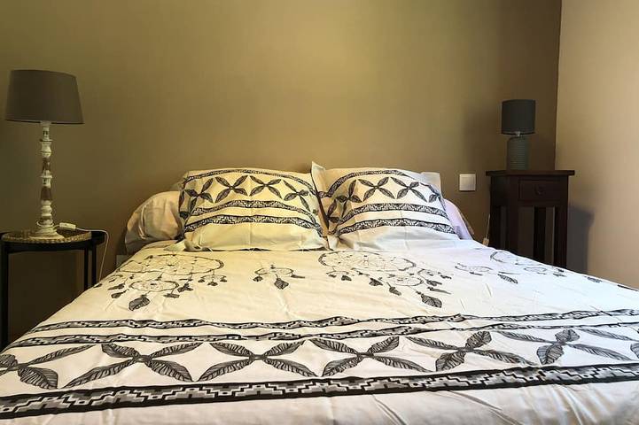 Gîte pour 6 personnes, avec jardin ainsi que piscine et terrasse à Simeyrols - 2