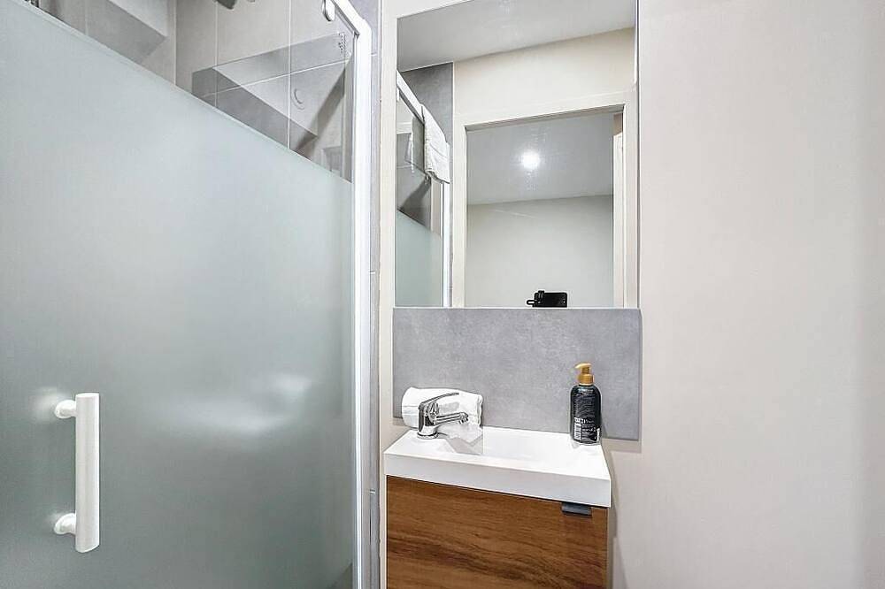 Entire apartment, Brand-new 4-person apartment N°1 in Riom, Riom region