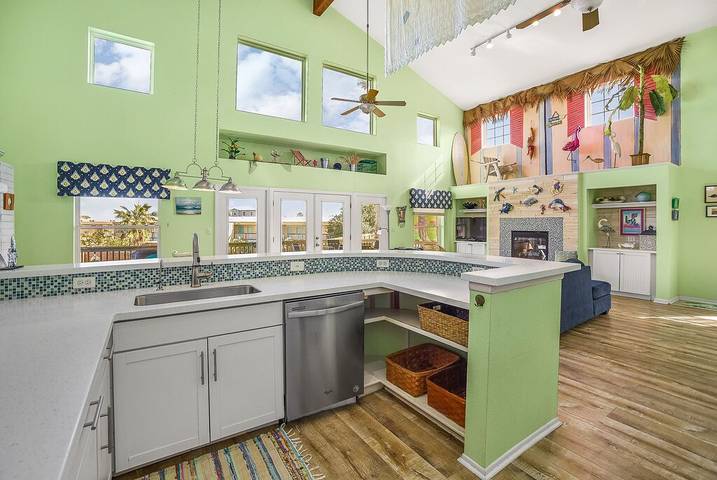 Vacation rental for 17 people, with balcony and yard in Mustang Island