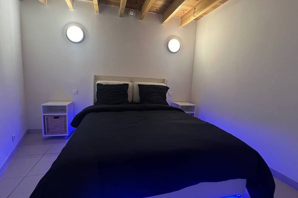 Entire apartment, Duplex T4 60m² rooftop terrace in Pierrelatte, Nyons region