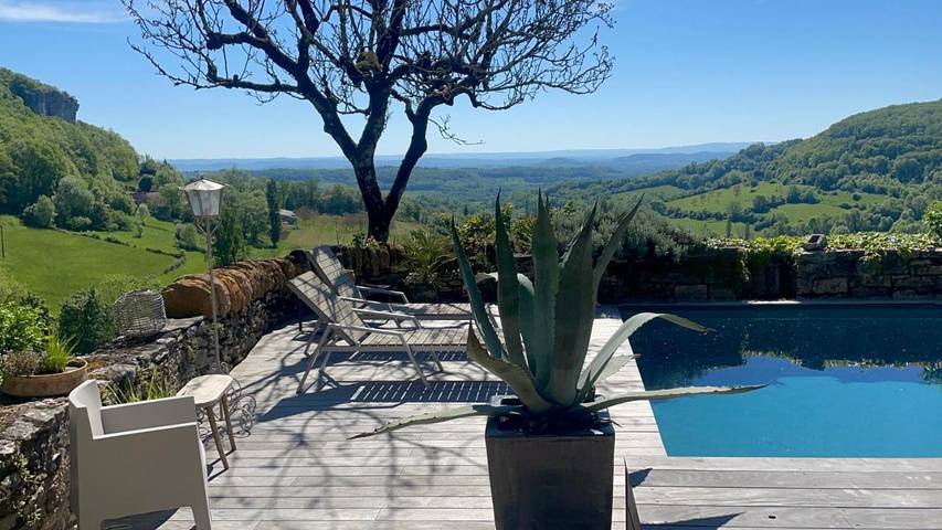 Chambre d’hôte pour 2 personnes, avec Terrasse et Jardin ainsi que Piscine et Vue