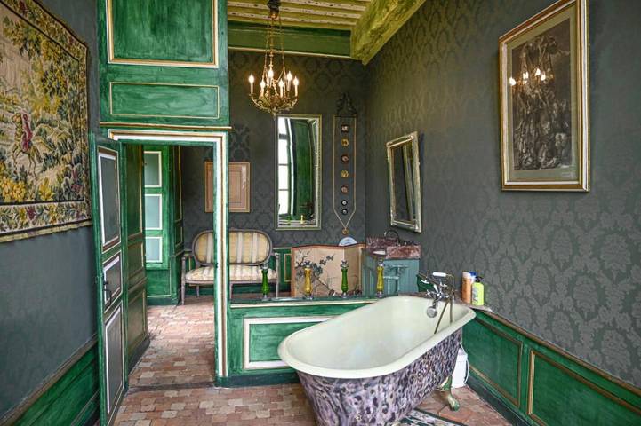 Location de vacances pour 2 personnes, avec terrasse ainsi que jardin et vue à Bourg-des-Comptes - 3