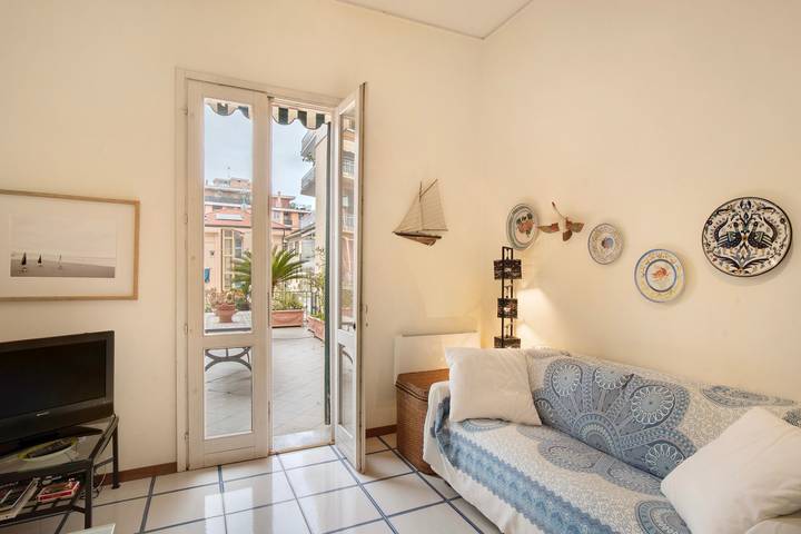 Appartamento intero, Appartamento 'La Terrazza Di Sabrina' con terrazza privata, balcone e Wi-Fi in Sanremo, Comune di Sanremo