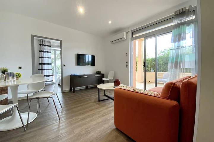 Plage du Capelan | Parking | Entrance and private garden | Air-conditioned | Peace and quiet guaranteed in Bandol, Mediterranean Coast (France)